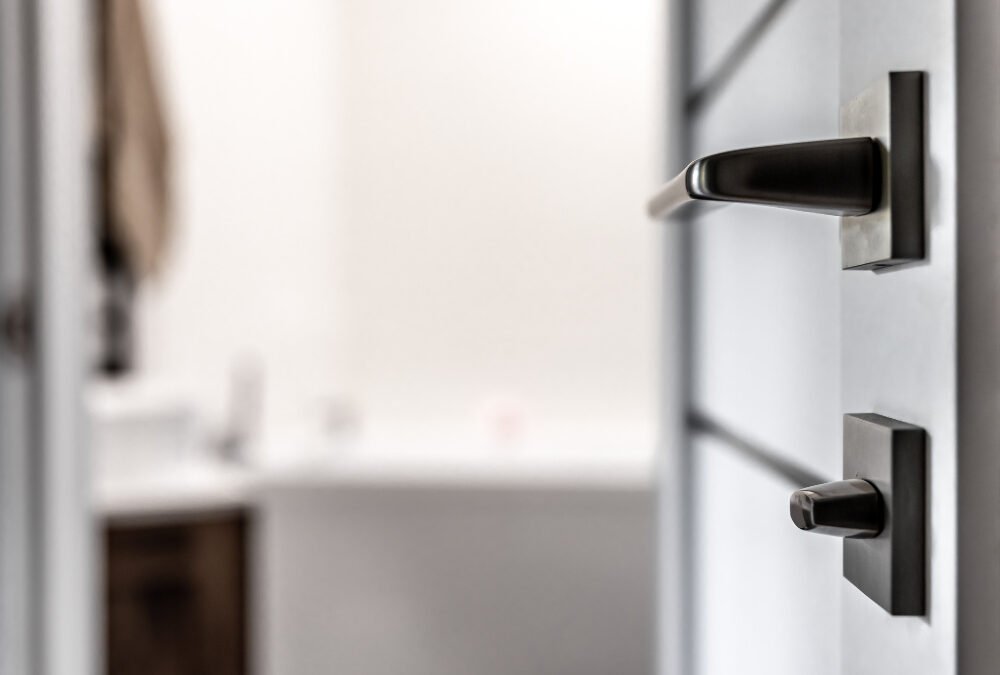 Ανακαίνιση πόρτας σπιτιού: Πώς να ανανεώσετε την είσοδό σας με στυλ και ασφάλεια